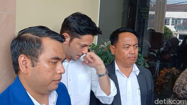 andrew andika
