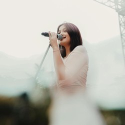 Berbunga-bunga Sendiri, Lagu Baru Aruma yang Jadi Anthem Move On