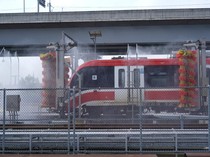 Bagaimana Kereta LRT Jabodebek Dicuci Usai Beroperasi?