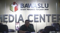 Ketua Bawaslu RI, Rahmat Bagja memberi keterangan pers di Jakarta, Rabu (13/11/2024).  