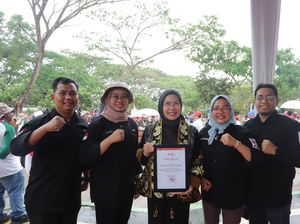 Bupati Tatu Terima Penghargaan dari PMI Pusat