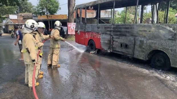 Bus Trans Semarang terbakar di Gunungpati, Rabu (13/11/2024).