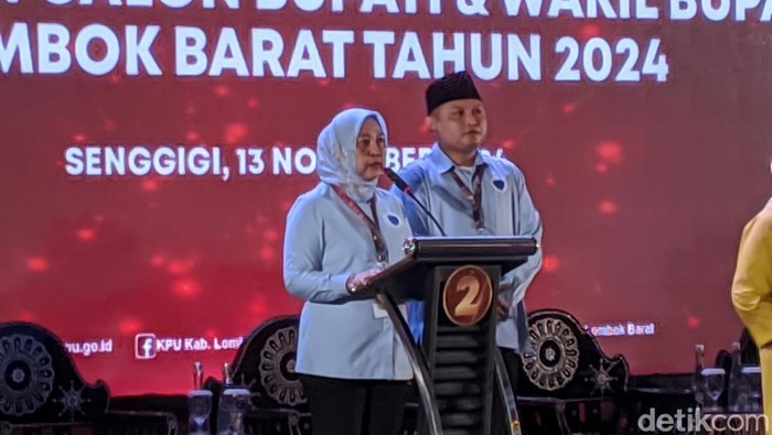 Calon bupati dan wakil bupati nomor 2 Nurhidayah dan Imam Kafali  saat debat kedua, Rabu malam (13/11/2024). (Ahmad Viqi/detikBali).
