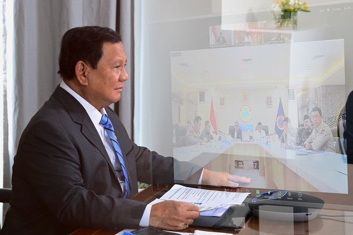 Dari Washington DC, Presiden Prabowo memimpin rapat video conference soal penanganan erupsi Gunung Lewotobi Laki-Laki. (Muchlis Jr/Biro Pers Sekretariat Presiden)