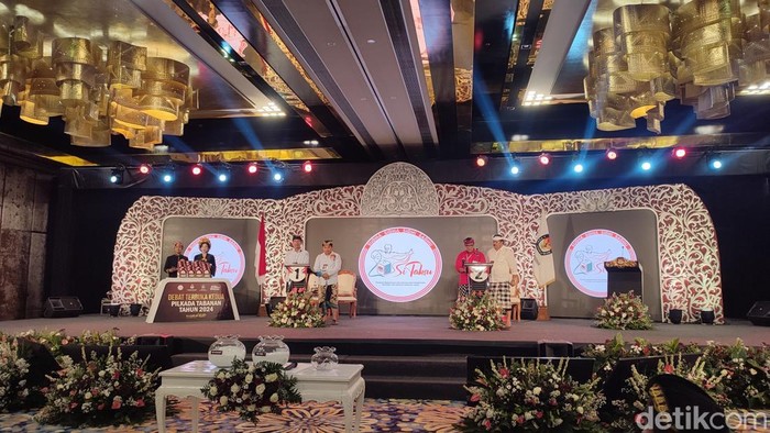 Debat kedua Pilbup Tabanan di Bali Sunsetroad Convention Center (BSCC) Denpasar, Rabu (13/11/2024). (Ahmad Firizqi Irwan)