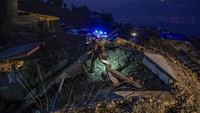 Dilansir BBC, Rabu (13/11/2024), 23 orang dilaporkan meninggal dunia dalam serangan udara yang dilakukan Israel. Kementerian Lebanon mengatakan Israel menyerang dua rumah di Lebanon Tengah yang dijadikan tempat tinggal keluarga pengungsi. 
