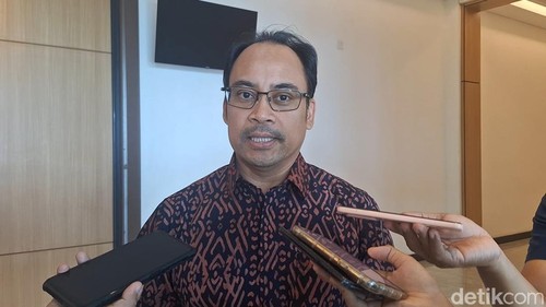 Direktur Tourism Malaysia Jakarta Hairi Mohd Yakzan saat diwawancarai di Mataram, Rabu siang (13/11/2024). (Nathea Citra/detikBali)