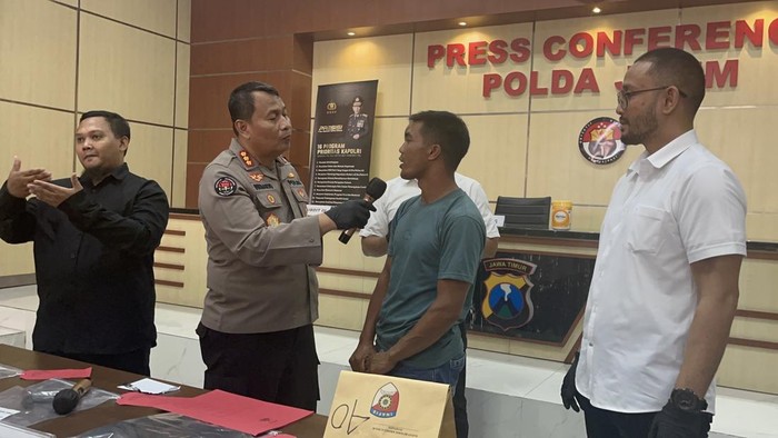 Edi Winoto saat penyerahan pikapnya di Polda Jatim