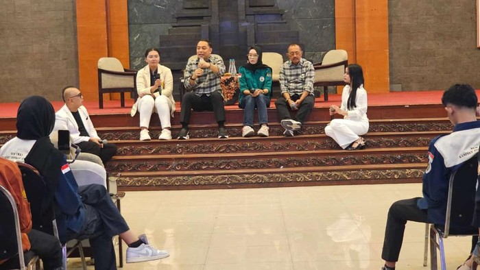 Eri-Armuji saat diskusi di kampus UWKS