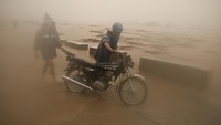 Topan Toraji yang melanda Filipina membuat negara tetangga Indonesia itu dilanda banjir. 