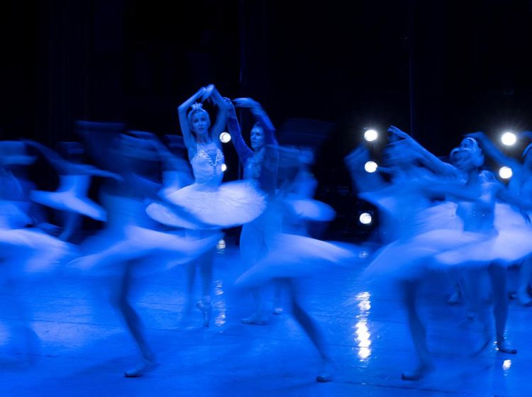 Gemulai Para Balerina di Festival Balet Internasional
