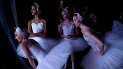 Gemulai Para Balerina di Festival Balet Internasional Gemulai Para Balerina di Festival Balet Internasional