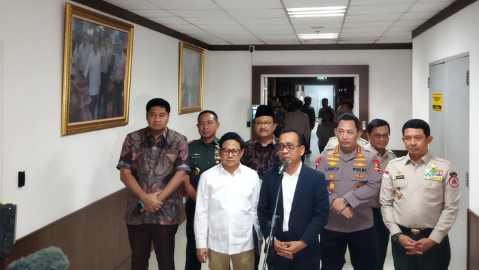 Jajaran menteri usai rapat online bareng Prabowo bahas erupsi Lewotobi (Kurniawan/detikcom)