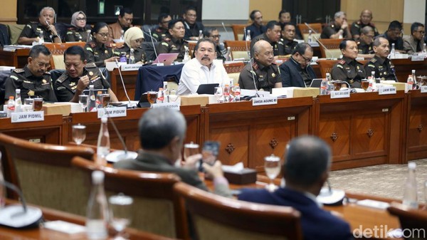 Jaksa Agung Paparkan Kasus Ronald Tannur-Tom Lembong ke Komisi III DPR