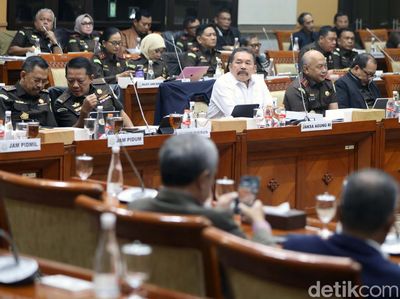 Jaksa Agung Paparkan Kasus Ronald Tannur-Tom Lembong ke Komisi III DPR
