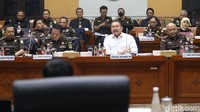 Adapun di tahap penyidikan Burhanuddin menyinggung kasus tindak pidana tata niaga komoditas timah yang merugikan negara senilai Rp 300 T. Adapun turut serta pada kasus ini suami aktris Sandra Dewi, Harvey Moeis.