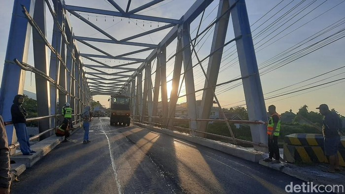 Jembatan Masamba di Luwu Utara.
