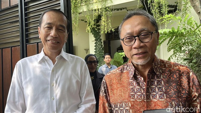 Jokowi dan Zulkifli Hasan di kediaman Sumber, Solo, Rabu (13/11/2024).