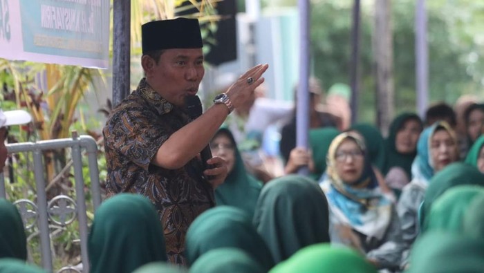 Musyafirin saat kampanye depan emak-emak di Sumbawa. (Dok. Tim Rohmi-Firin).