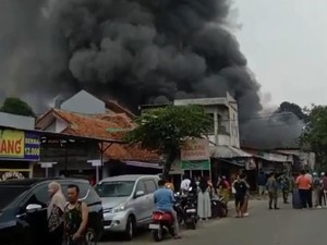 Polisi Selidiki Penyebab Kebakaran Gudang di Bogor yang Tewaskan 1 Pekerja