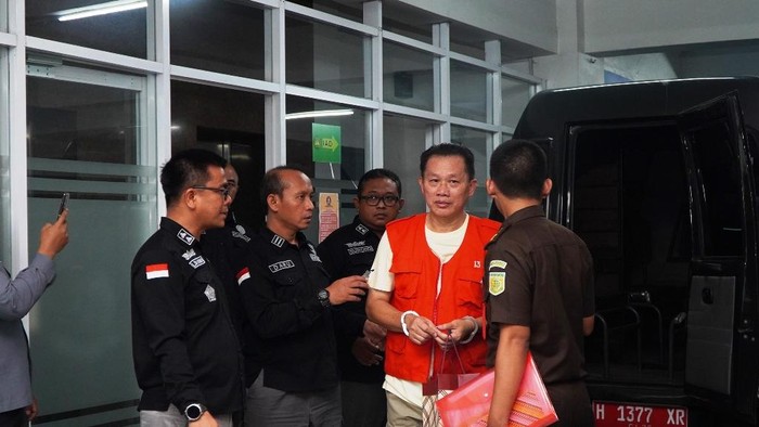 Kejaksaan Tinggi Jawa Tengah menahan Direktur PT Istana Cendrawasih Motor (ICM) berinisial HW terkait kasus dugaan korupsi kredit modal kerja yang merugikan negara hingga Rp 16 miliar. Foto diunggah Rabu (13/11/2024).
