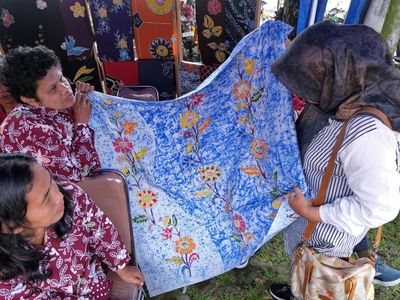 Keren! Batik-batik Ini Karya Penyandang Disabilitas