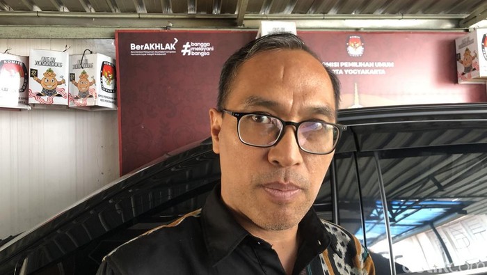 Ketua KPU Kota Jogja Noor Harsya Aryo Samudro di Kantor KPU Kota Jogja, Tegalrejo, Rabu (13/11/2024).