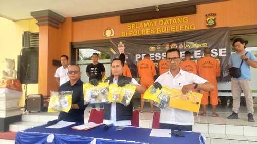 Konferensi pers pengungkapan kasus narkoba di Polres Buleleng, Rabu (13/11/2024). (Wijaya Kusuma/detikBali)