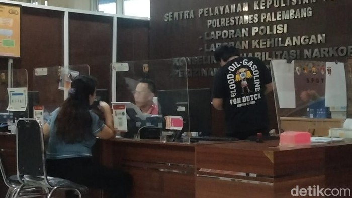 Korban penipuan tiket pesawat murah melapor ke SPKT Polrestabes Palembang.