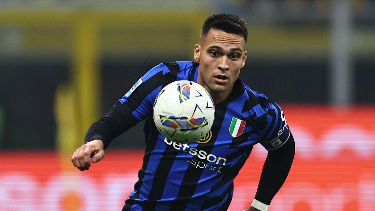 Lautaro Martinez perang komentar dengan fans di Instagram (Getty Images/Luca Amedeo Bizzarri)