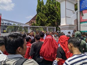 LMND Berdemonstrasi di DPRD NTB Tolak Eksplorasi Tambang Emas Dompu