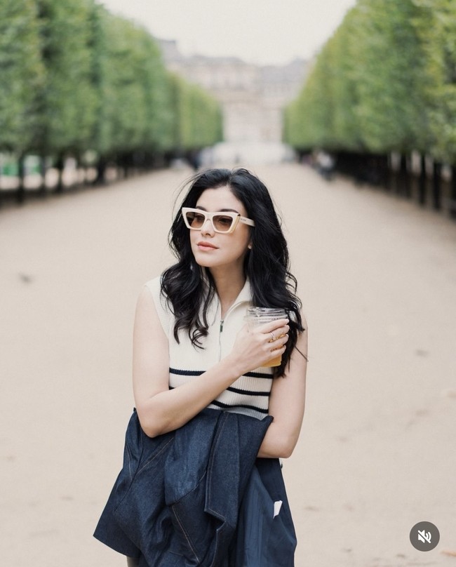 Medina Dina juga diketahui pernah menikah pada tahun 2016 dengan pria bernama Prasetyo Wicaksono. Sayangnya pernikahan tersebut tak berlangsung lama, keduanya memilih untuk berpisah. Foto: Instagram/@medinadinaaa