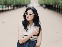 Profil Medina Dina, Teman Dekat Gading Marten