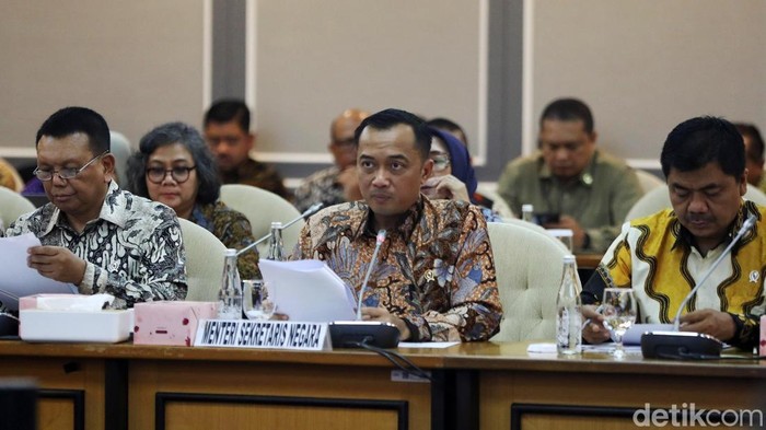 Menteri Sekretaris Negara (Mensesneg)
Prasetyo Hadi saat rapat kerja bersama komisi XIII di Kompleks DPR RI, Jakarta, Rabu (13/11/2024).