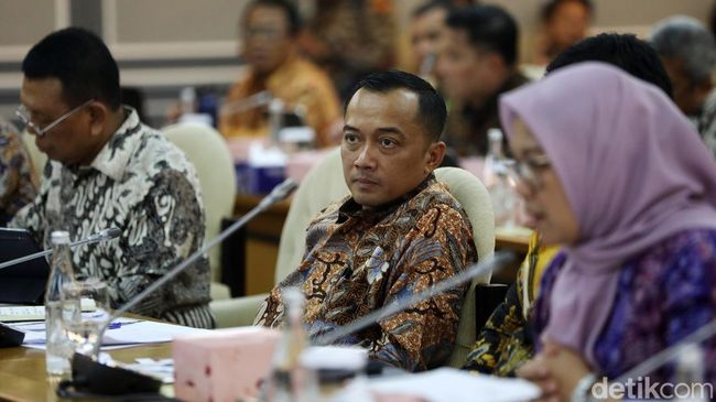 Mensesneg Raker dengan Komisi XIII