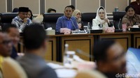 Rapat dipimpin oleh Ketua Komisi XIII Willy Aditya.  