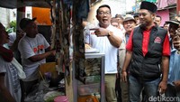 Dia ingin penyelesaian masalah permukiman di Kampung Tanah Merah mengutamakan dialog. Menurutnya penyelesaian masalah masyarakat harus diutamakan.
