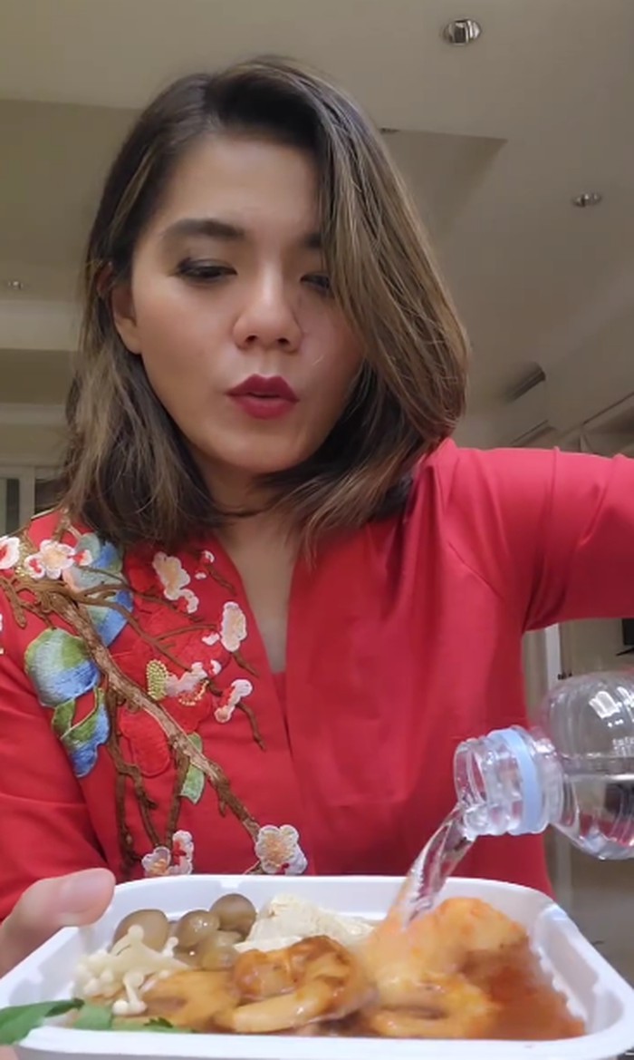 Momen Seru Merry Riana Jajan Madu hingga Bisnis Katering Sehat Momen Seru Merry Riana Jajan Madu hingga Bisnis Katering Sehat