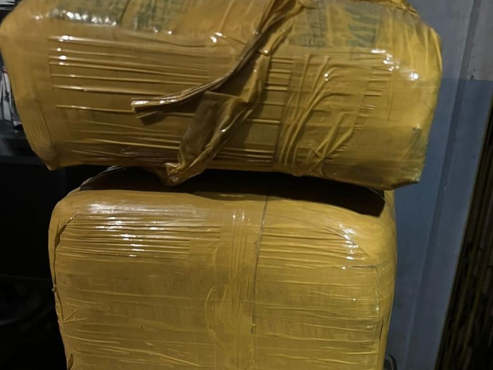 Direktorat Reserse Narkoba Polda Lampung mengungkap jaringan pengedar narkoba antarprovinsi. Delapan kg ganja diamankan dari dua pelaku.