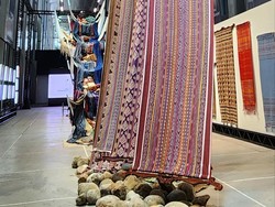 Desainer Merdi Sihombing Gelar Pameran di Munas, Rayakan 25 Tahun Berkarya