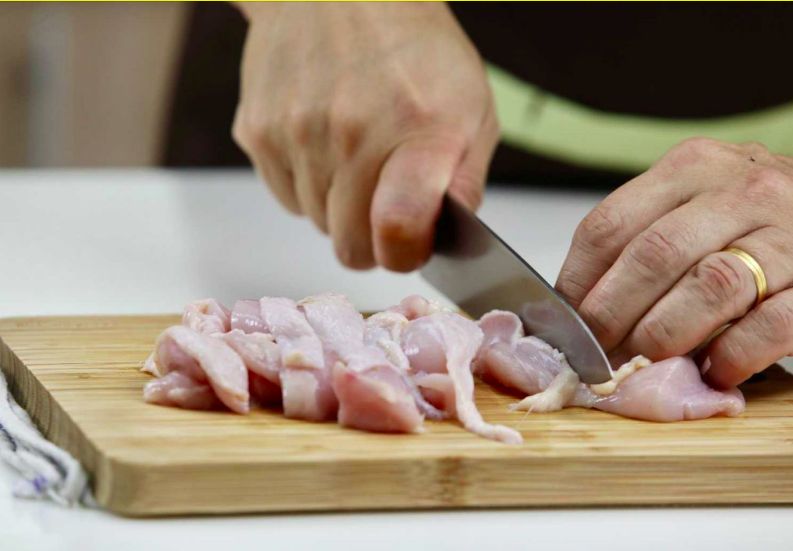 Persahabatan Pria Ini Renggang Gegera Bisnis Nasi Ayam Bersama