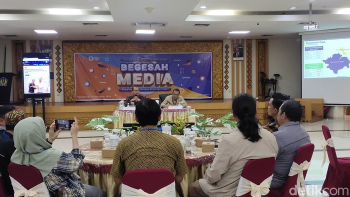 Pertemuan DJP Sumsel-Babel dan awak media.
