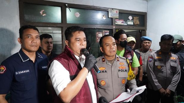 Polisi menangkap seorang pria di Cengkareng, Jakbar karena menanam puluhan pot tanaman ganja.