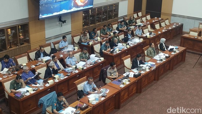 Rapat Gubernur Lemhannas Ace Hasan bersama Komisi I DPR