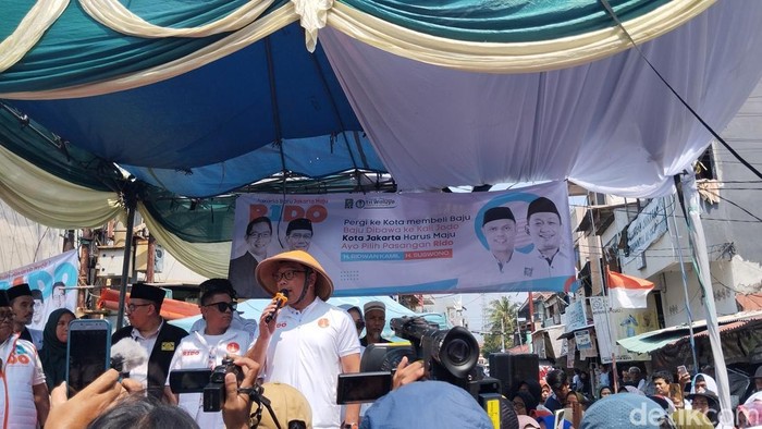Ridwan Kamil kampanye di Muara Angke, Jakarta Utara
