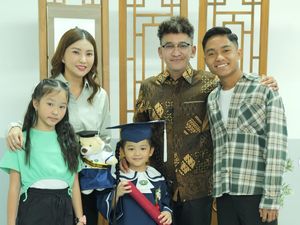 Potret Thania Lulus TK, Ruben Onsu & Sarwendah Tampil Kompak Dampingi Anaknya