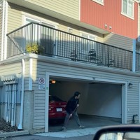 Begini penampakan rumah Cindy dan Tengku dari luar. Terdiri dari beberapa tingkat, rumahnya itu tampak cukup luas dengan garasi yang cukup besar, muat hingga 2 mobil. Foto: Instagram/@cindyfatikasari18