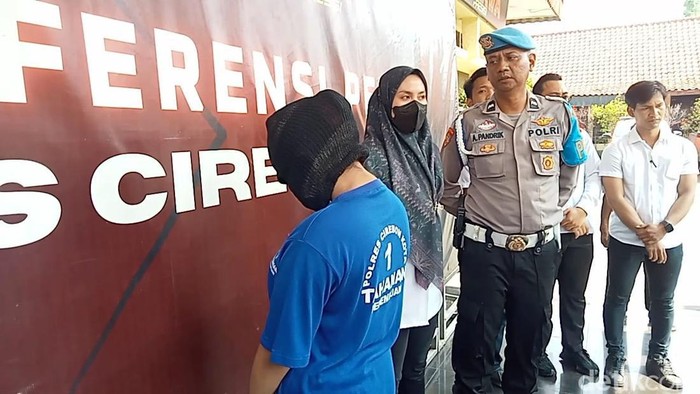 Selebgram di Cirebon yang ditangkap polisi lantaran mempromosikan situs judi online