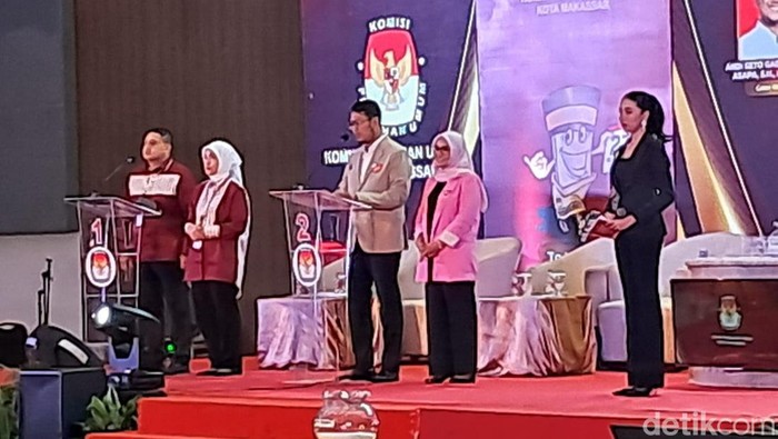 Seto-Rezki mepaparkan visi misi dalam debat kedua Pilwalkot Makassar 2024.