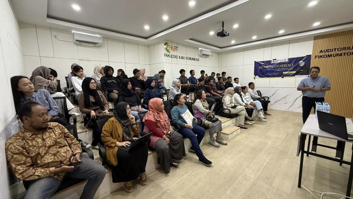 Studium Generale big data dan literasi digital. dok Fikom Unitomo